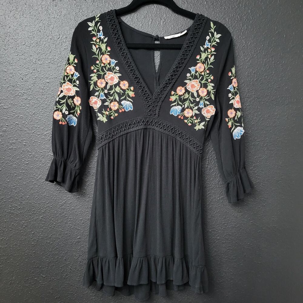 Mi Ami Black Floral Embroidered Mini Dress Small Boho Crochet V Neck Cottagecore